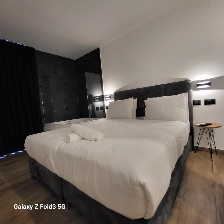 Selfie'S Boutique Hotel Tiberias Buitenkant foto